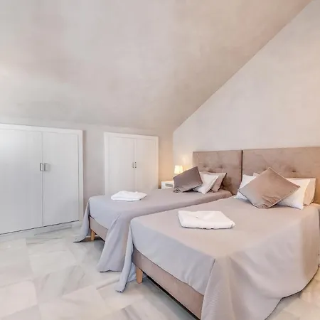 Luxury Townhouse Golden Mile Σαλέ