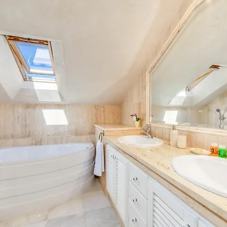 Luxury Townhouse Golden Mile Alpehytte *